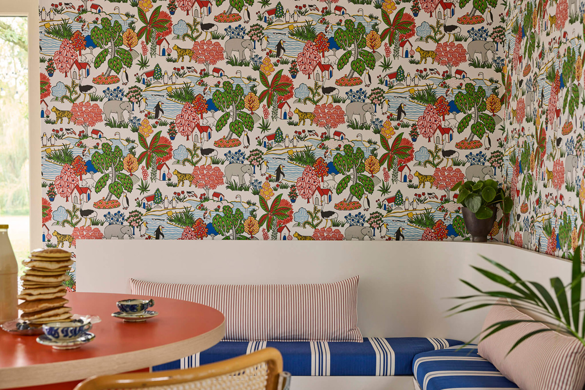 Papier peint Animal Kingdom Atomic - Storybook Papers de Little Greene AMB3 | Réf. 0231ANATOMI