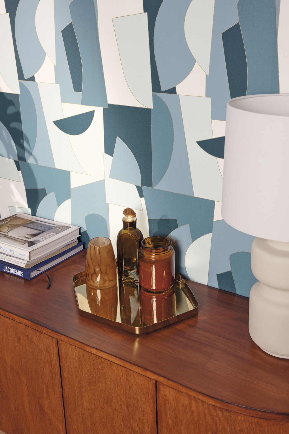 Papier peint Graphique Figures bleu jean doré - Outlines de Casélio AMB3 | Réf. OTLS105010644