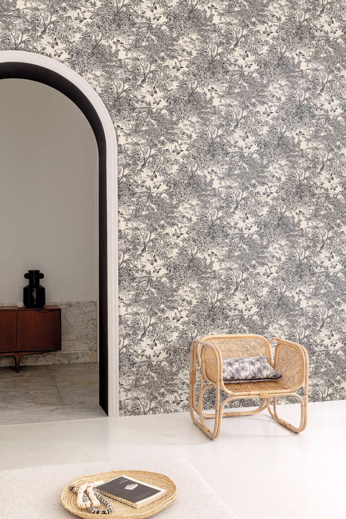 Papier peint Toile de Jouy Scène noir et blanc - Amazone de Masureel | Réf. MAS-ZON202