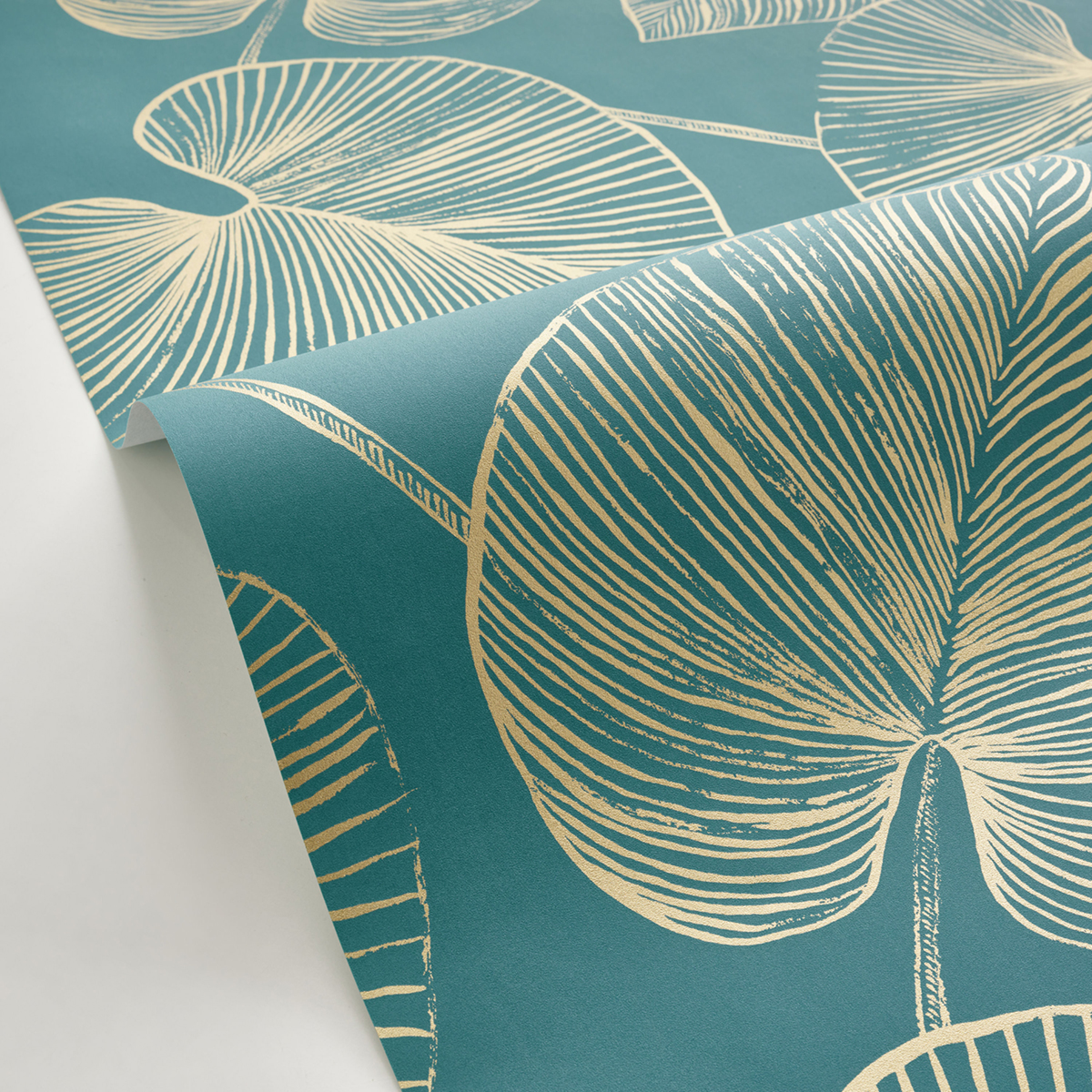 Papier peint Feuille Magistral bleu canard doré - XXL de Casélio AMB2 | Réf. XXL104536024