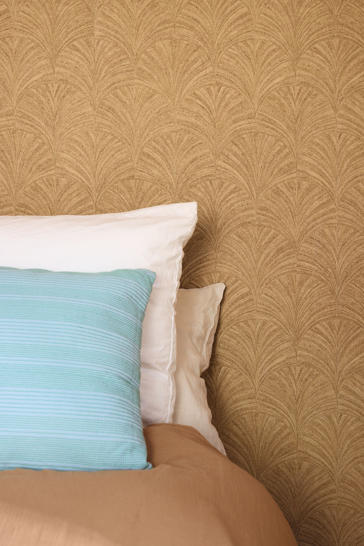 Papier peint Art Déco Vibration beige vanille - Symphony de Casélio | Réf. SYM107032161