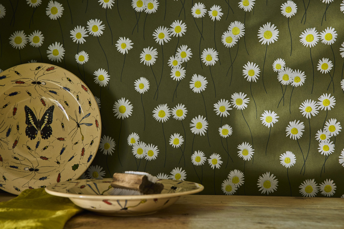 Papier peint Fleur Moon Daisies Olive Colour - In The Garden de Little Greene AMB2 | Réf. 0234MDOLIVE