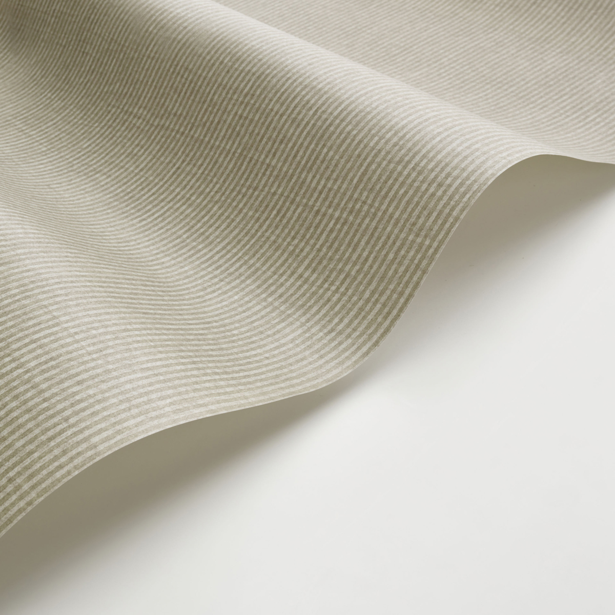 Papier peint Fines Rayures Papier Kraft vert sapin - Papercraft de Casadéco AMBV | Réf. PAPC89657507