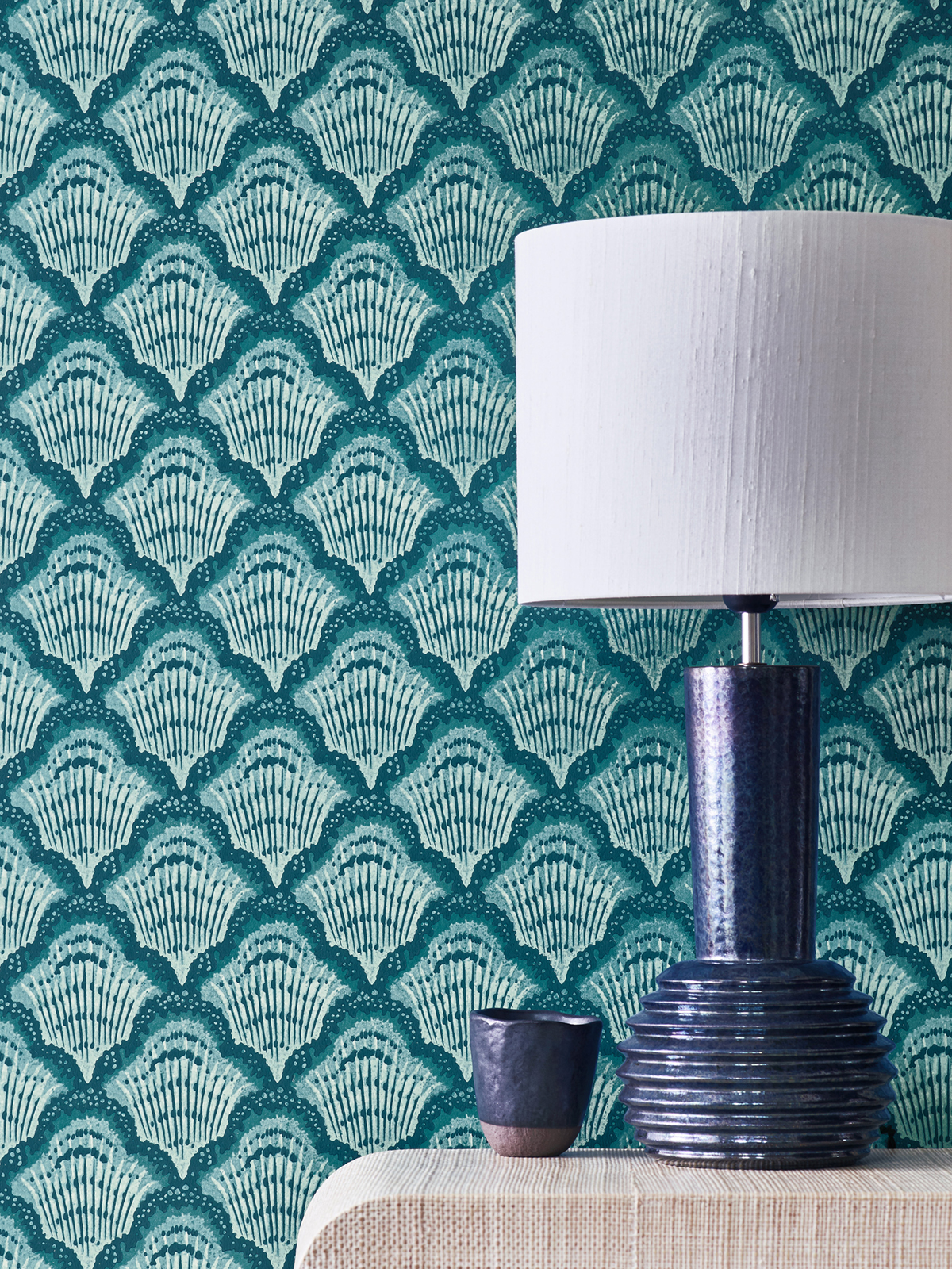Papier peint Marin Calico Shell turquoise - V&A Decorative Papers II d'Initiales | Réf. INI-2412-179-03