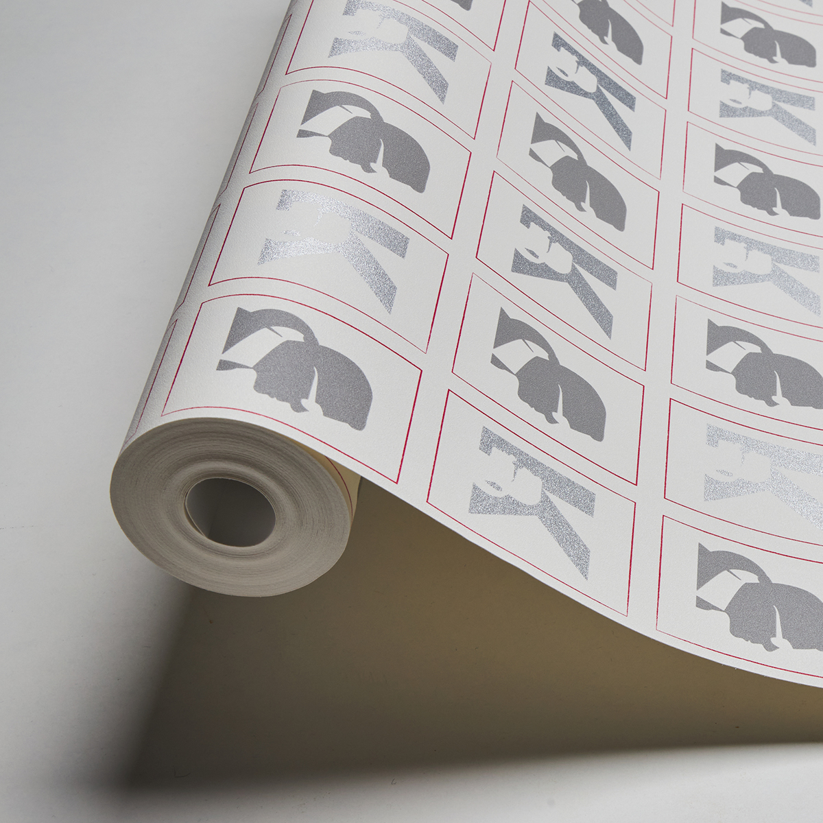 Papier peint Portrait Karl Baptiste écru - Karl Lagerfeld de Montecolino AMB | Réf. MC-37842-1