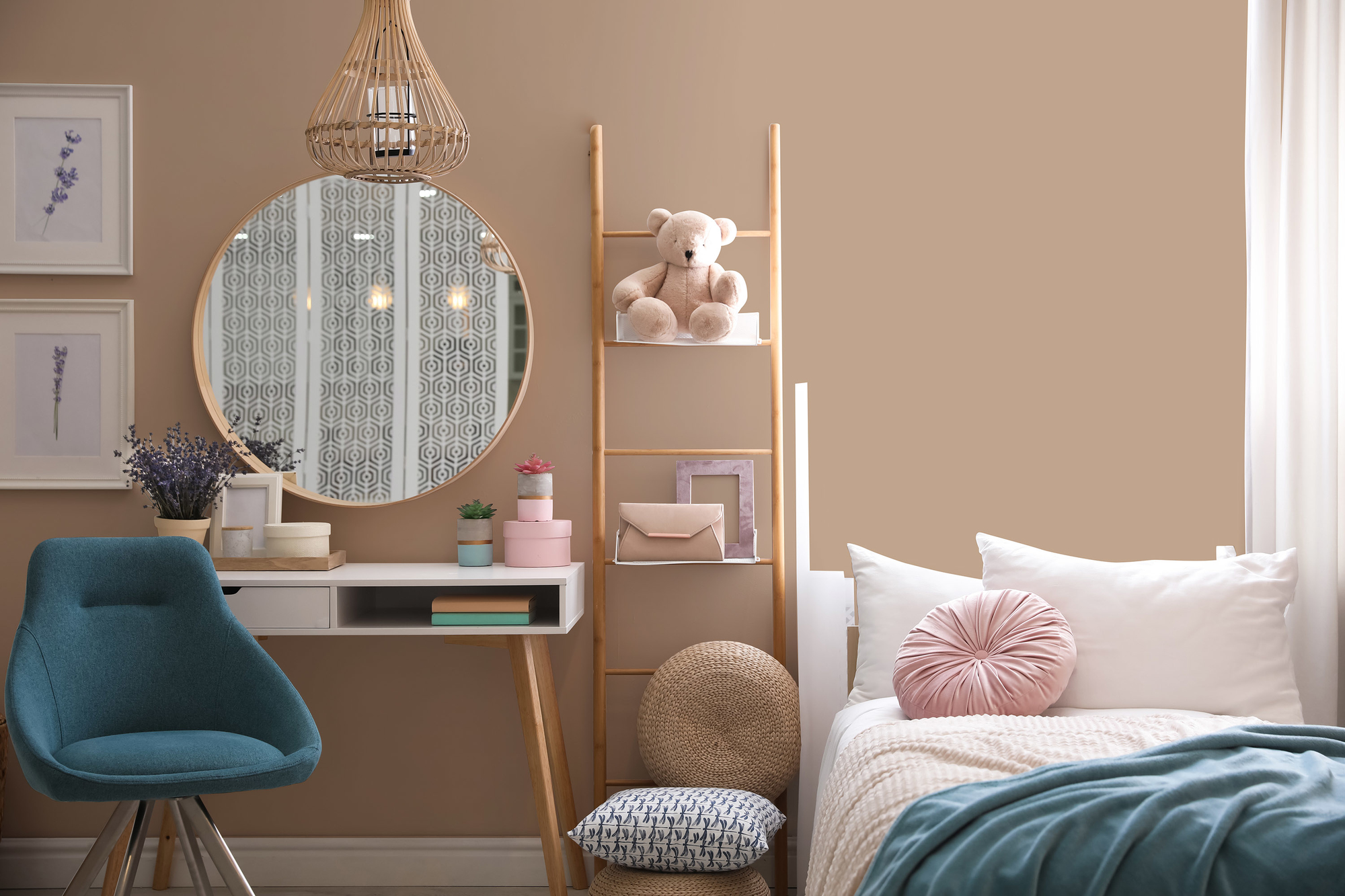 Photo numéro 2 d'une pièce avec un mur peint avec la peinture  Puro beige soothing brown - c7017