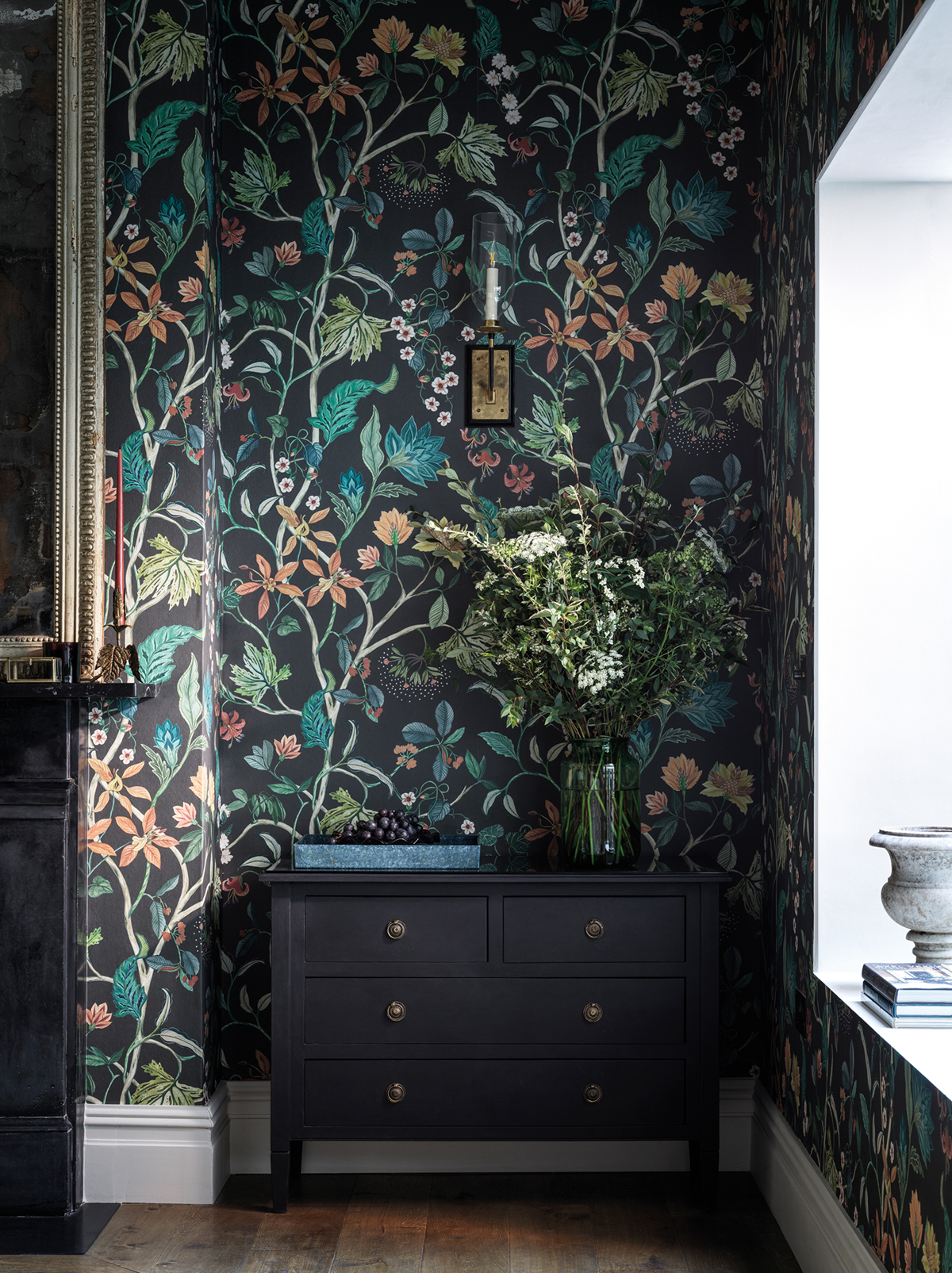 Papier peint Fleur Exotique Chellah noir - Byzance d'Osborne & Little | Réf. OSB-W7907-01