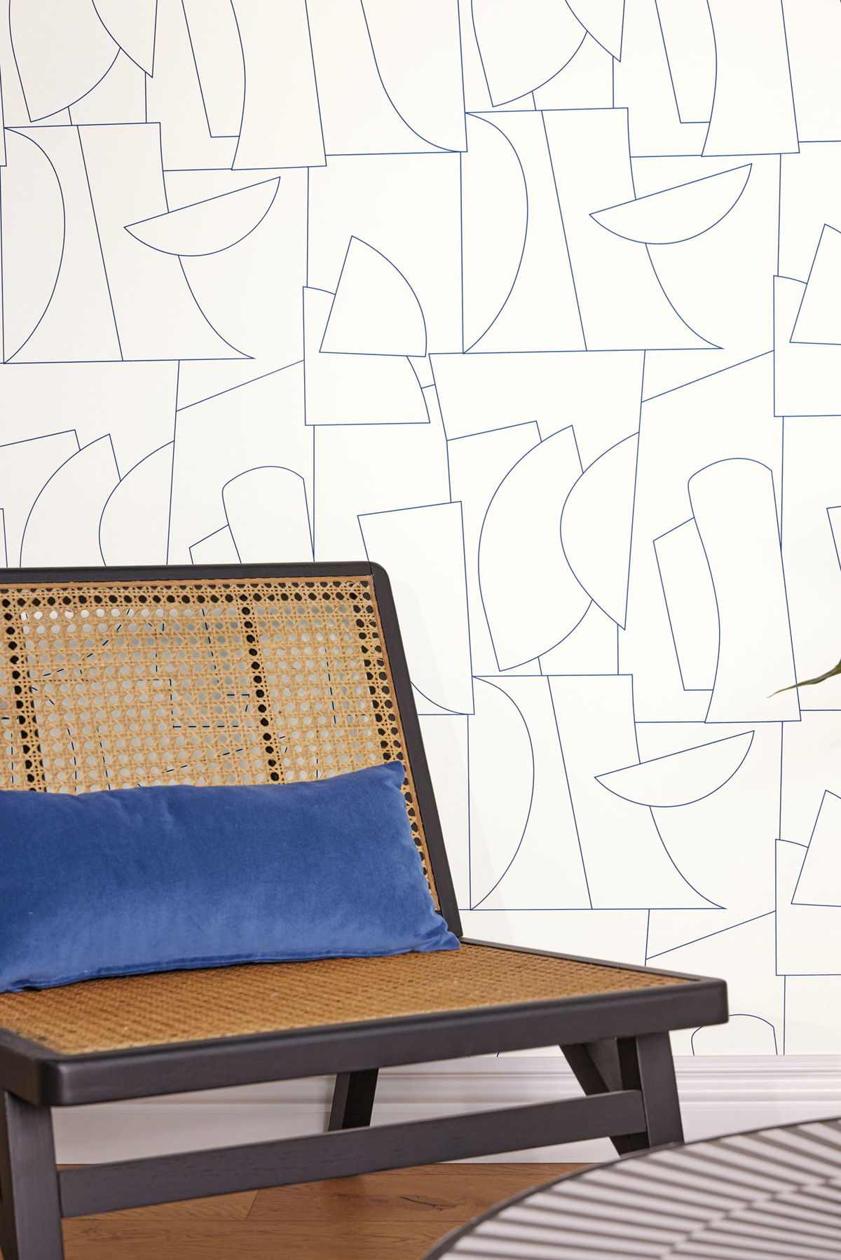 Papier peint Design Ligne Edges bleu électrique - Outlines de Casélio AMB2 | Réf. OTLS105020988