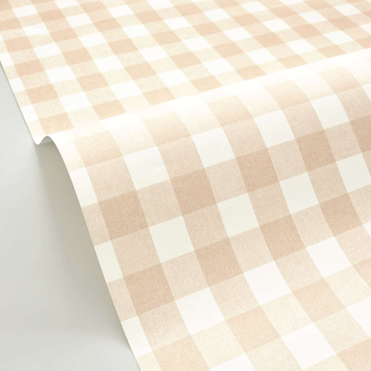 Papier peint Vichy Carreaux Victoria beige rosé - Let's Go Girls! de Casélio AMB2 | Réf. LGG104420472