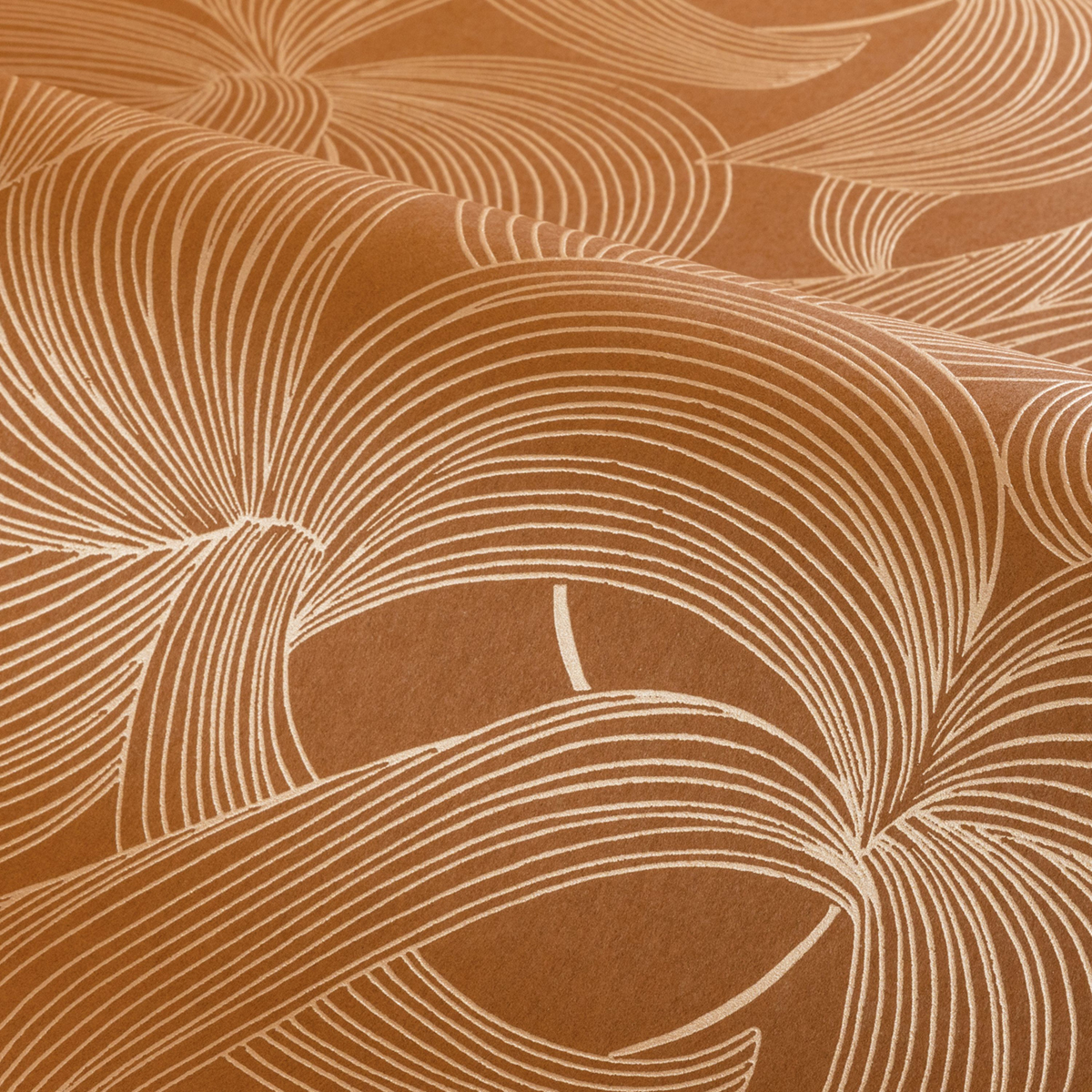 Papier peint Graphique Fleuri Leontine ambre doré - Isadora de Casamance | Réf. CAS-70681834