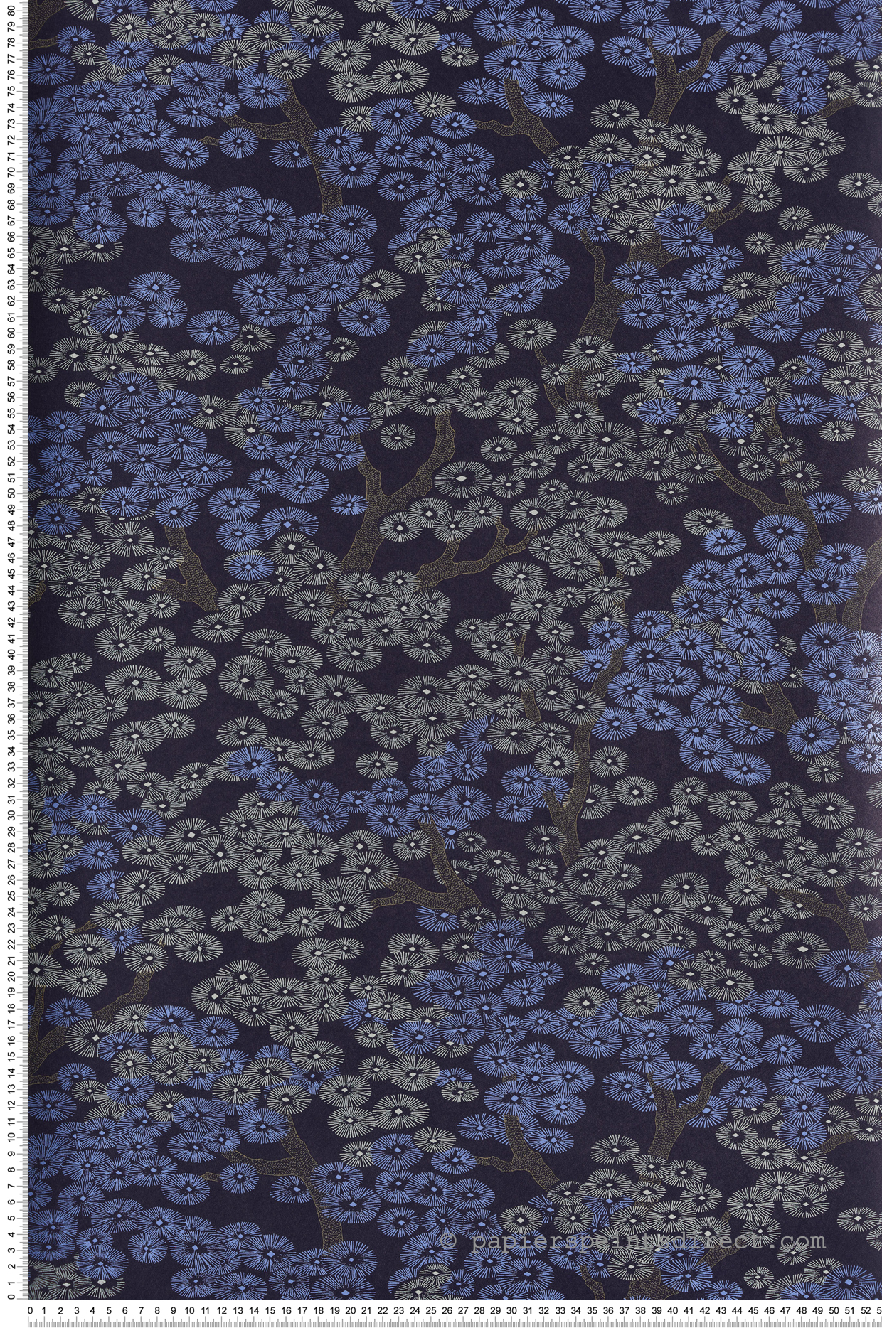 Papier peint Arbre Japonais Yuka bleu violet métallisé - Kimono de Masureel | Réf. MAS-KIM801