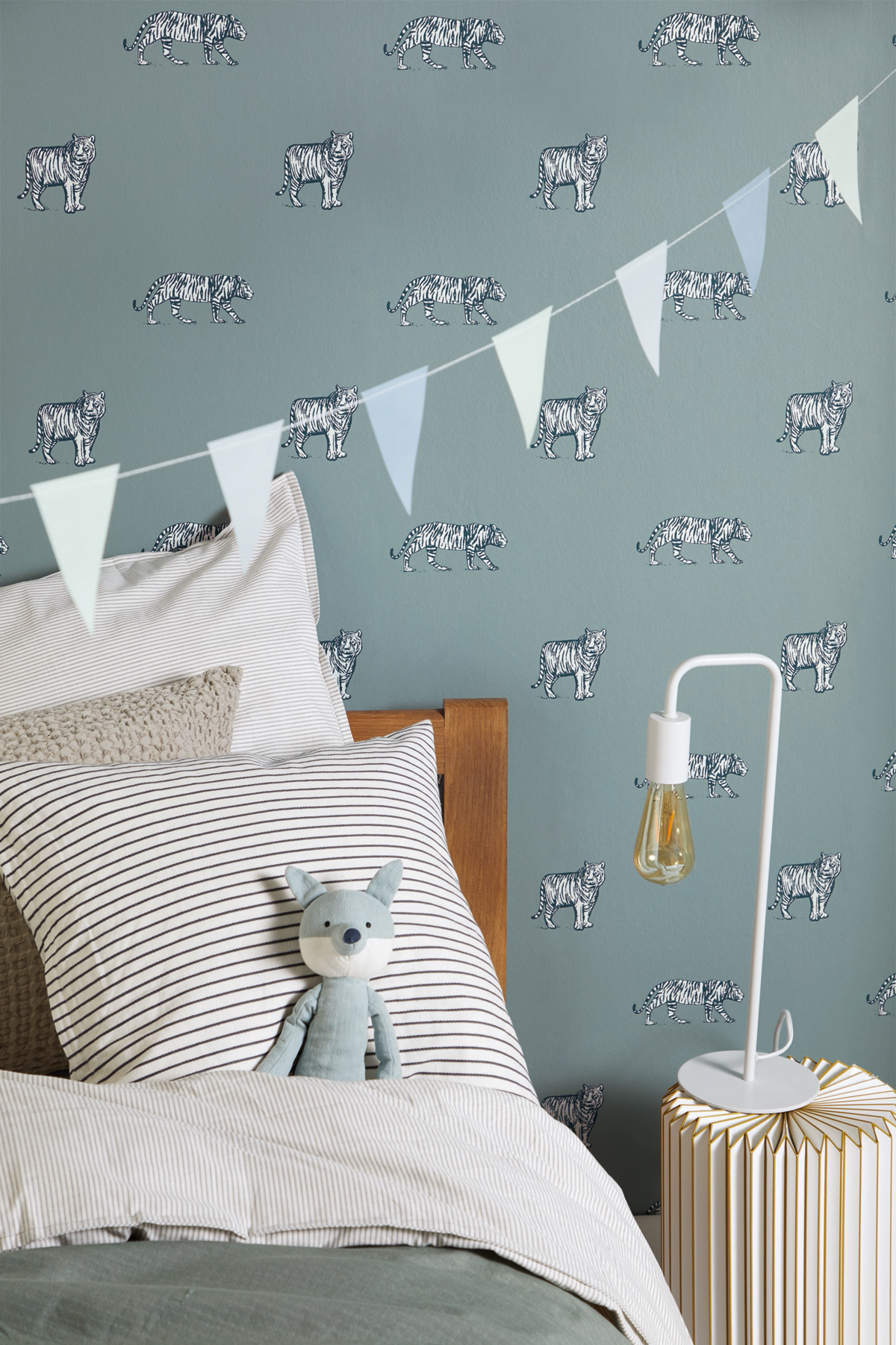 Papier peint Enfant Eye of the tiger vert de gris - Our Planet de Casélio | Réf. OUP101967106