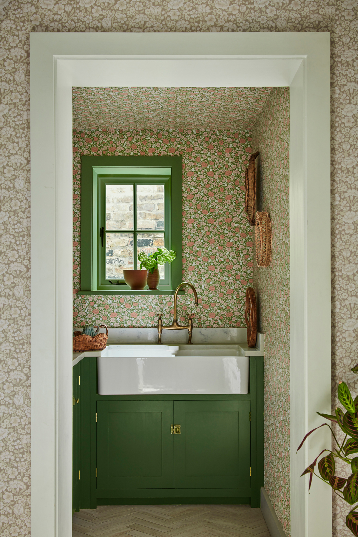 Papier peint Pivoine Spring Flowers Garden - National Trust Papers 4 de Little Greene | Réf. 0267SPGARDE