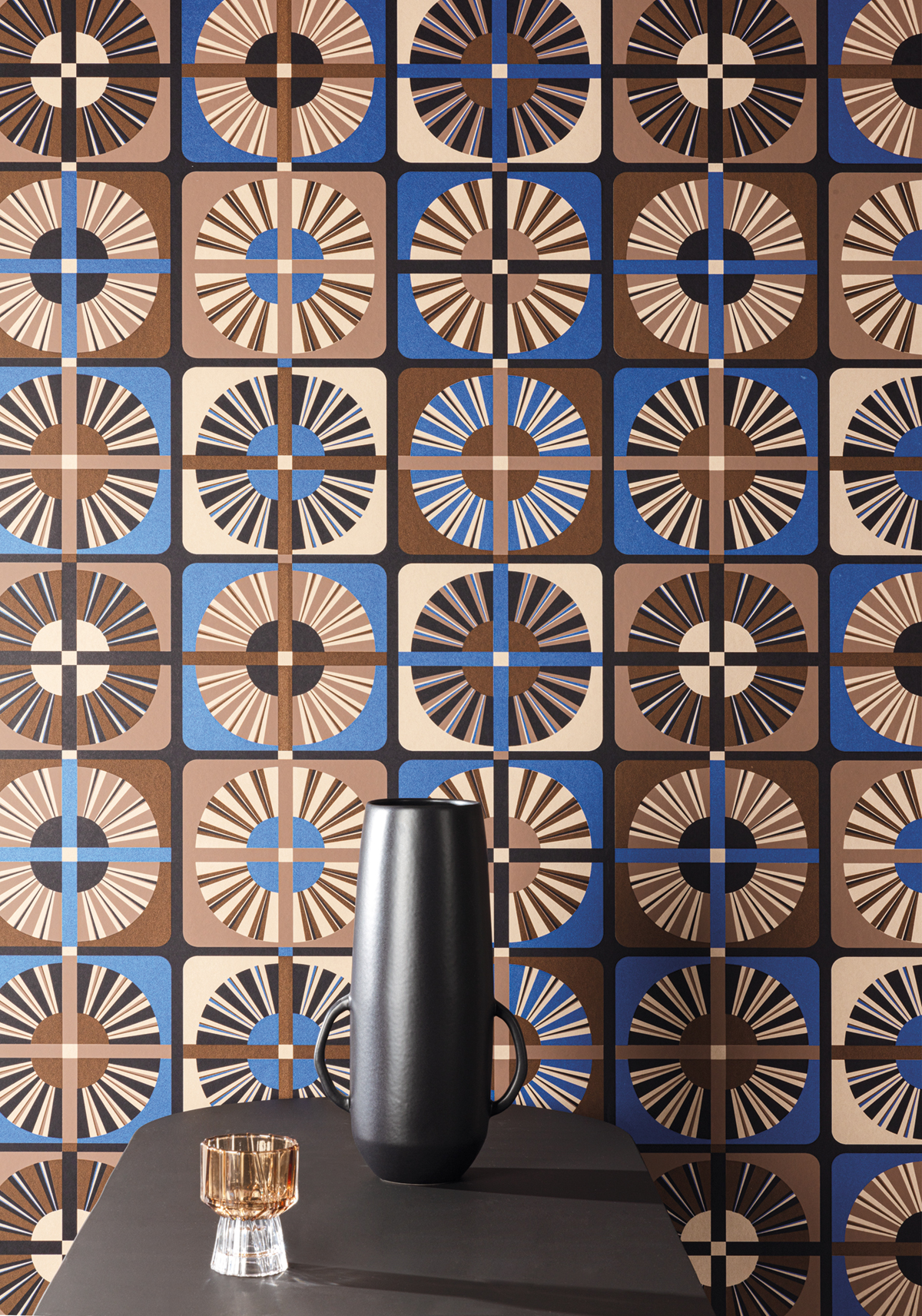 Papier peint Carreaux Géométrique Ray bleu électrique métallisé - Rock de Masureel | Réf. MAS-ROC404