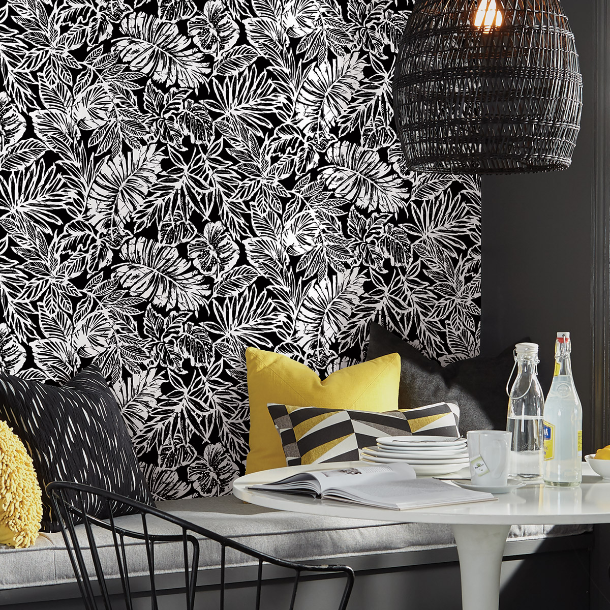 Papier peint adhésif Feuillages Batik Leaf noir - Les Adhésifs de Lutèce AMB2| Réf. LTC-RMK11439