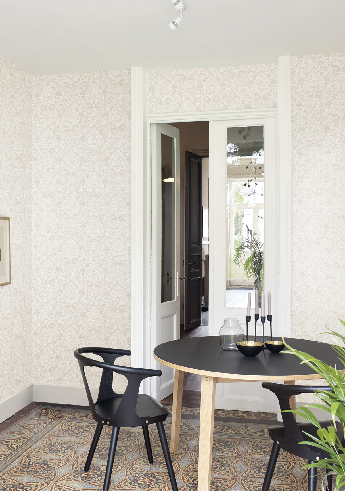 Papier peint Médaillon Baroque lin nacré - Othello de Masureel | Réf. MAS-OTH002