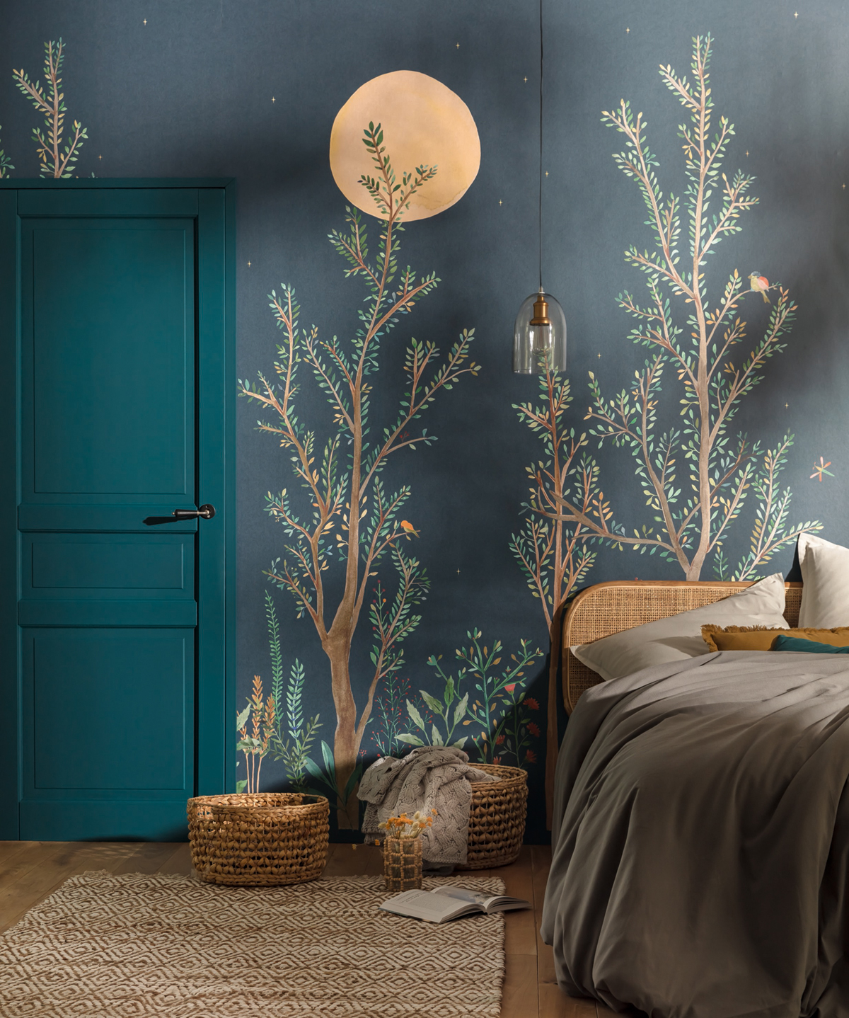 Papier peint Arbre Midnight Walk Bleu Nuit - Green Life de Casélio | Réf. GNL101666520