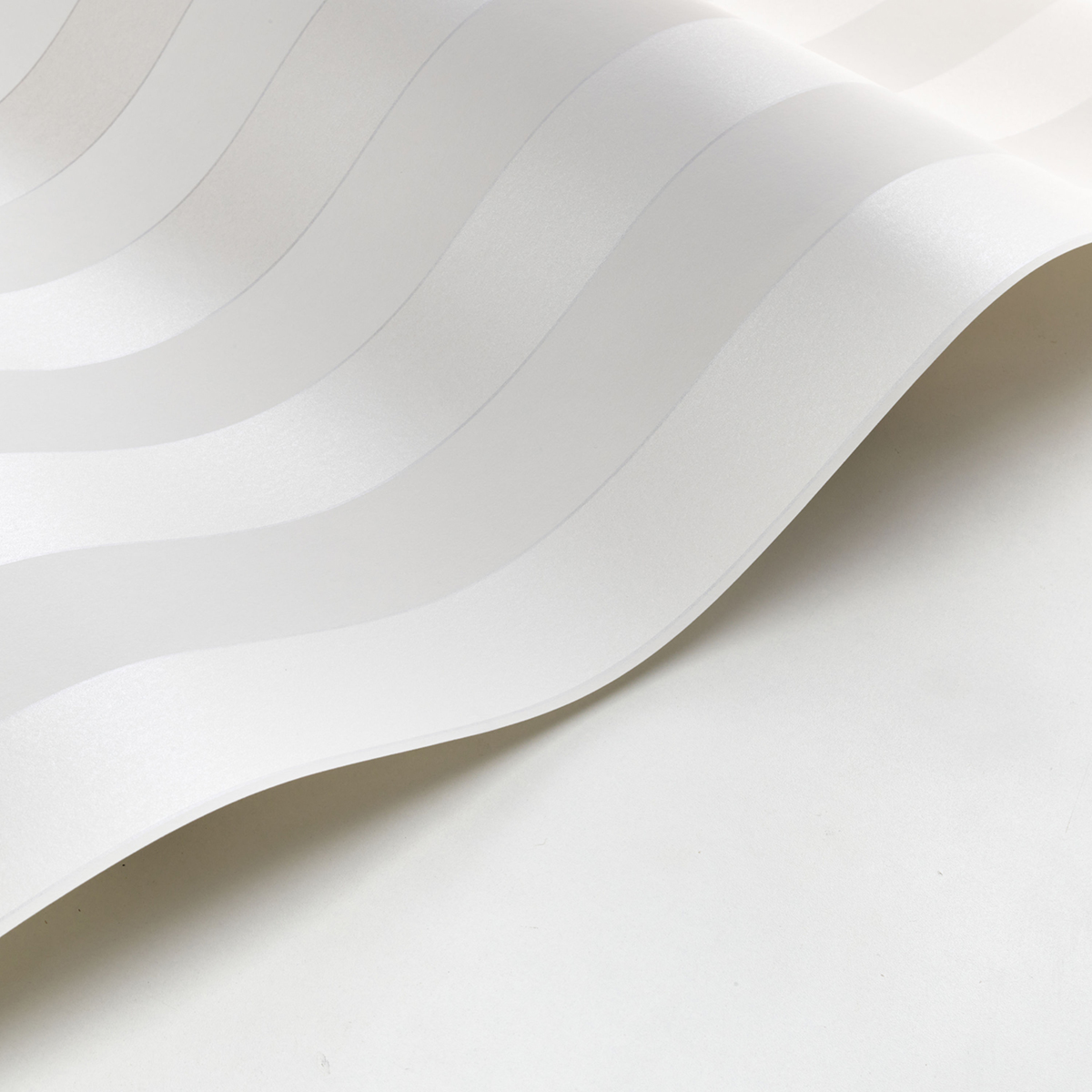 Papier peint Rayure Chic Louise blanc nacré - Les Rayures de Casadéco | Réf. RAYS28880203