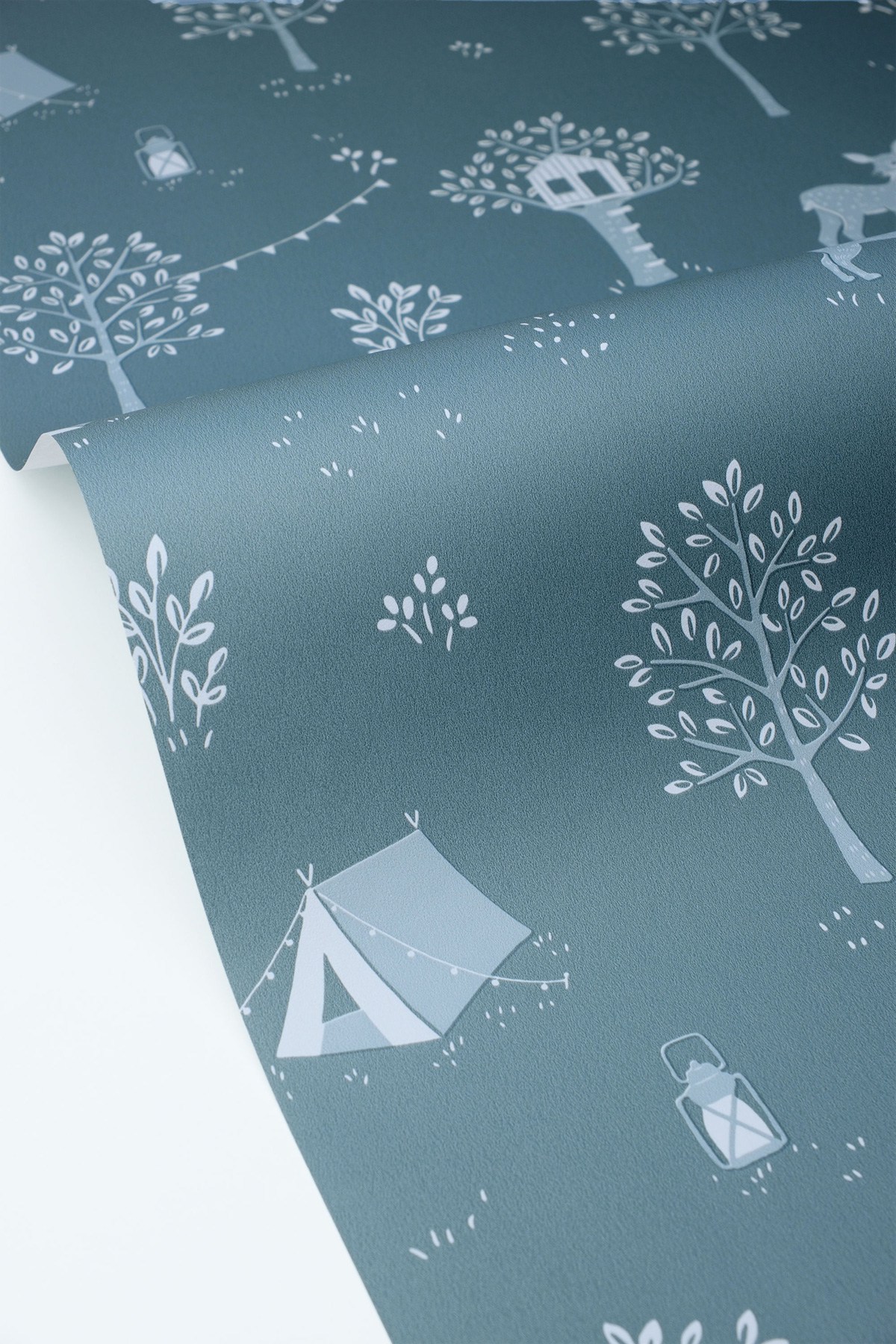 Papier peint Forêt Animaux Scouty bleu marine - Happy Kids Club de Casélio VAGUE | Réf. HKC107666641