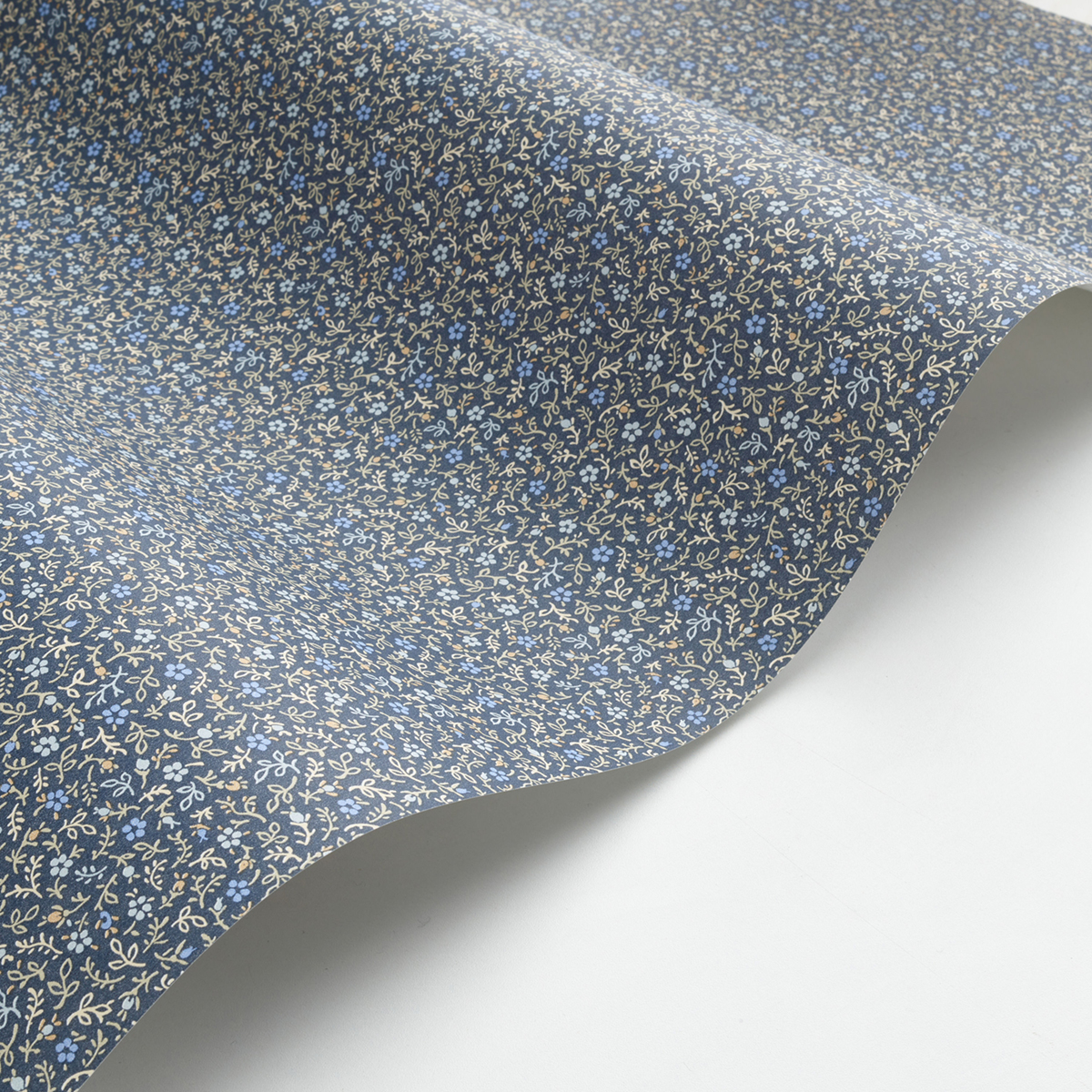 Papier peint Fleuri Myosotis bleu nuit - Flower Market de Casadéco AMB3 | Réf. FLOM89236505