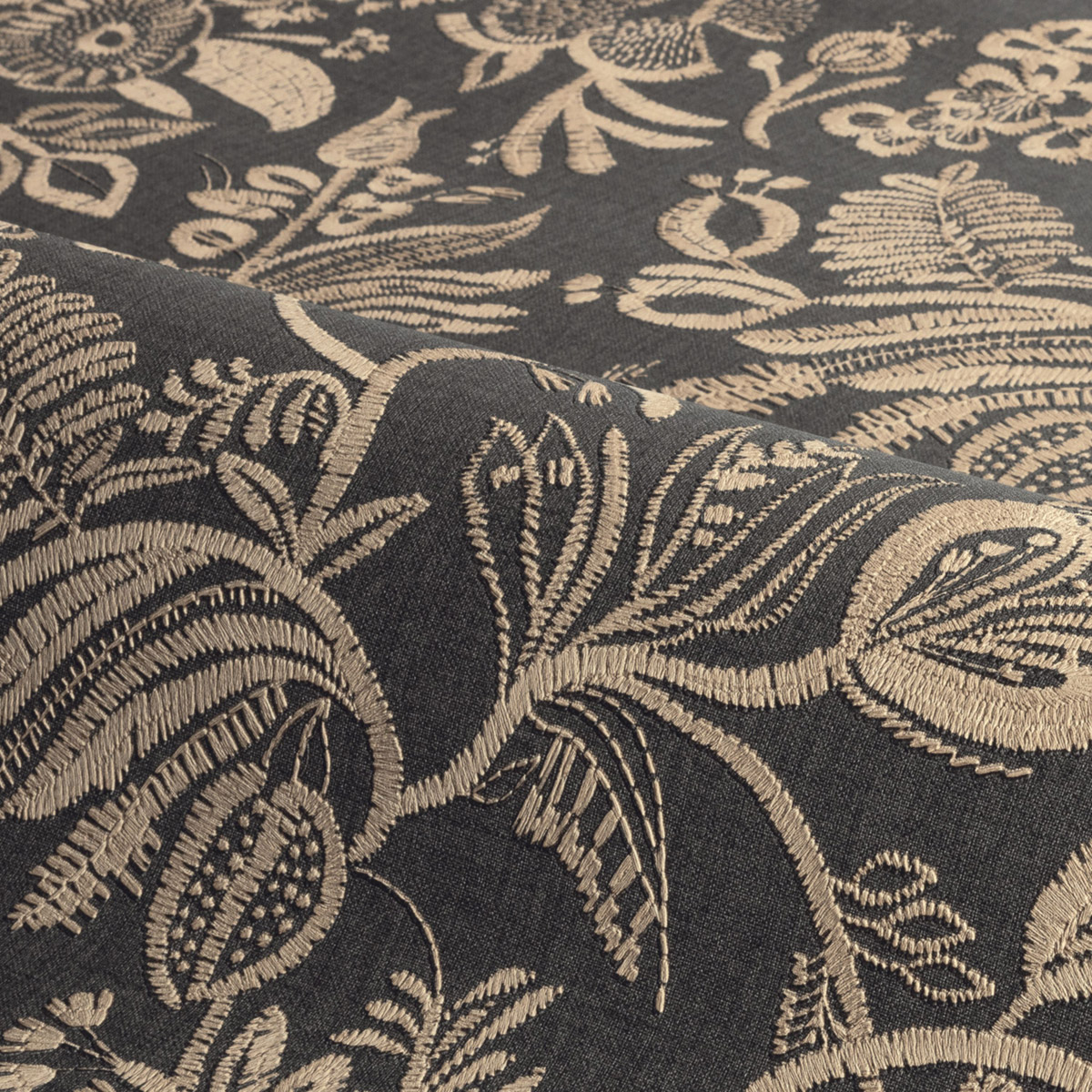 Papier peint Brodé Floral Pastel ébène - Broderies de Casamance AMB VAGUES | Réf. CAS-76961120