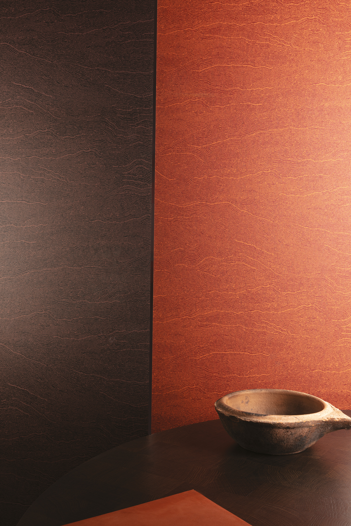 Papier peint Faux Uni Terre Miri terracotta - Terra de Masureel AMB2 | Réf. MAS-TER004