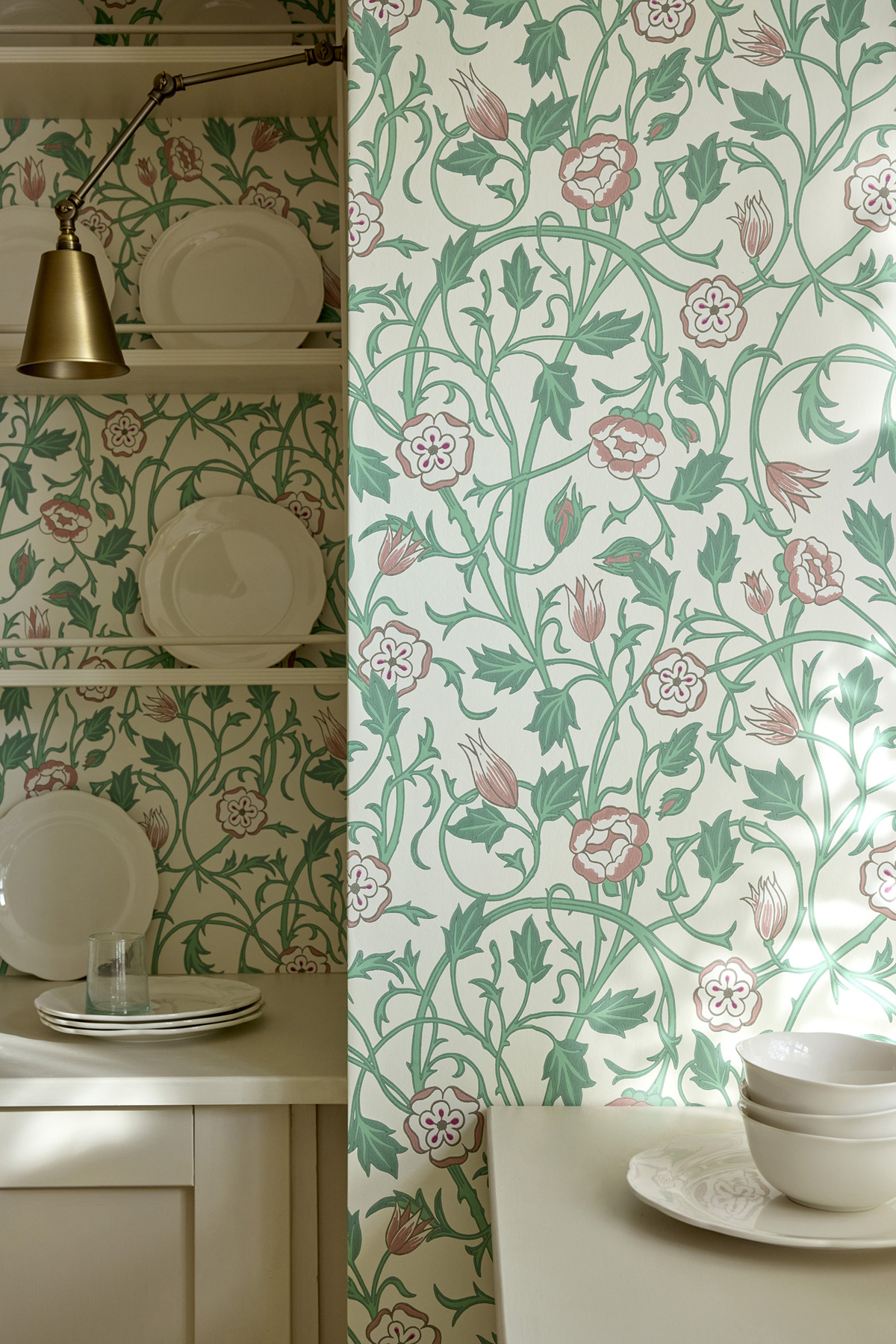 Papier peint Fleur May's Tulip Linen Wash - In The Garden de Little Greene AMB2 | Réf. 0234MTLINEN
