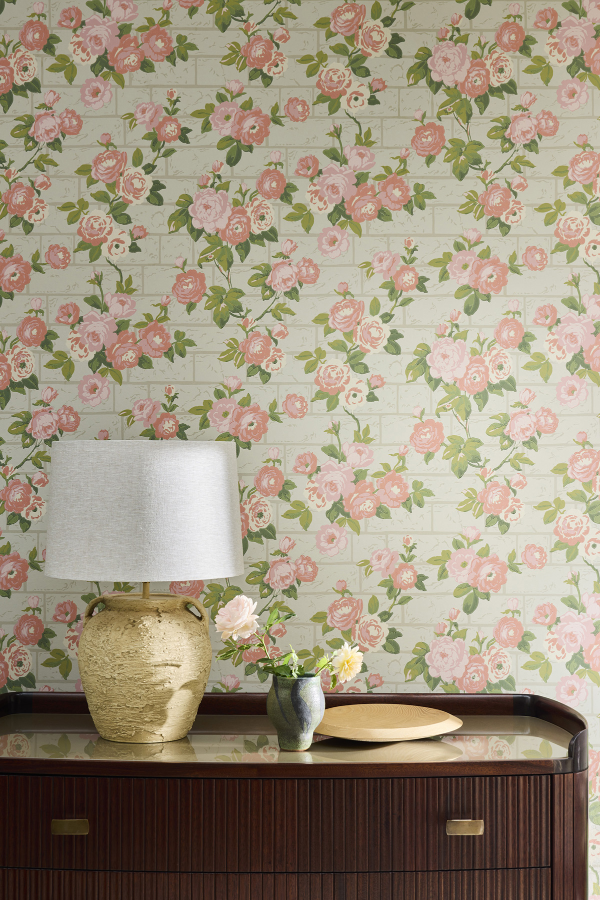 Papier peint Rose Garden Green Stone - In The Garden de Little Greene | Réf. 0234RGGREEN