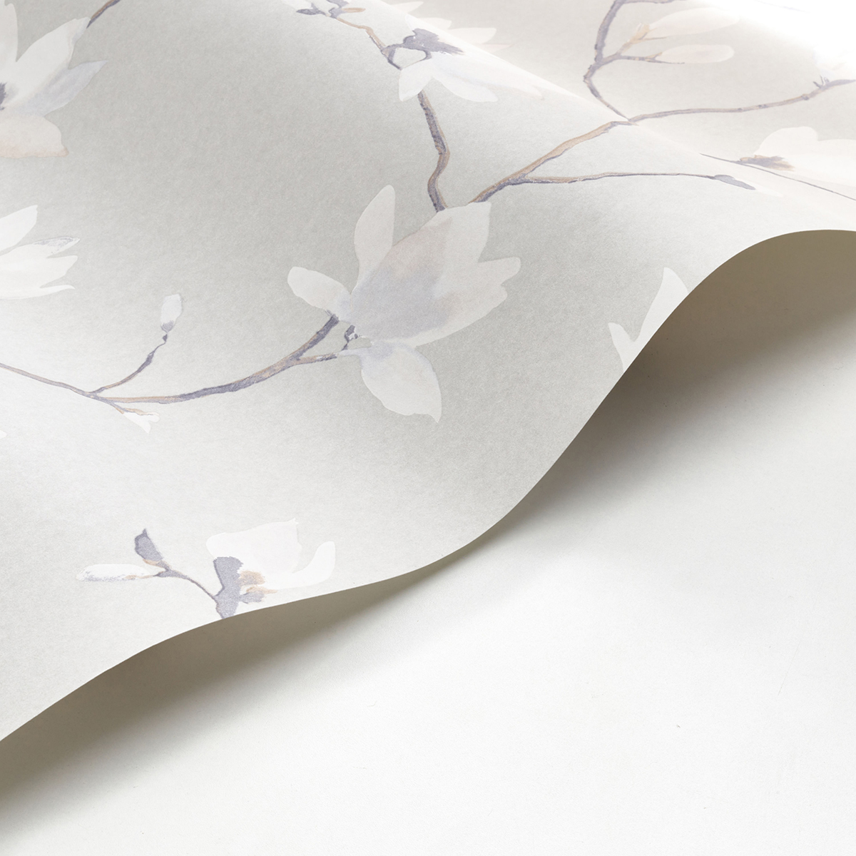 Papier peint Fleurs Suzhou gris clair - Gardens de Casadéco | Réf. GADN82360612