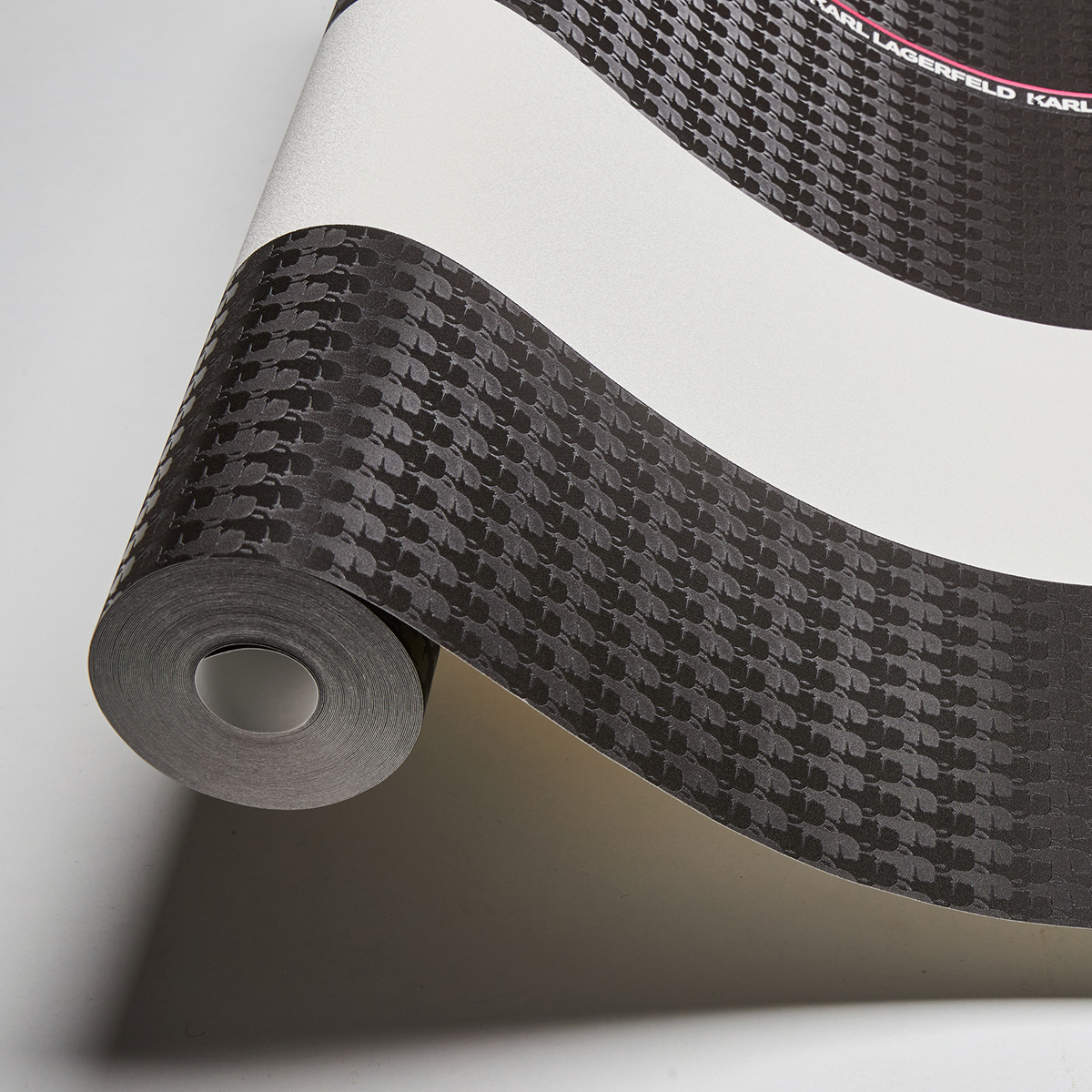 Papier peint Rayures Joan noir et écru - Karl Lagerfeld de Montecolino | Réf. MC-37848-2