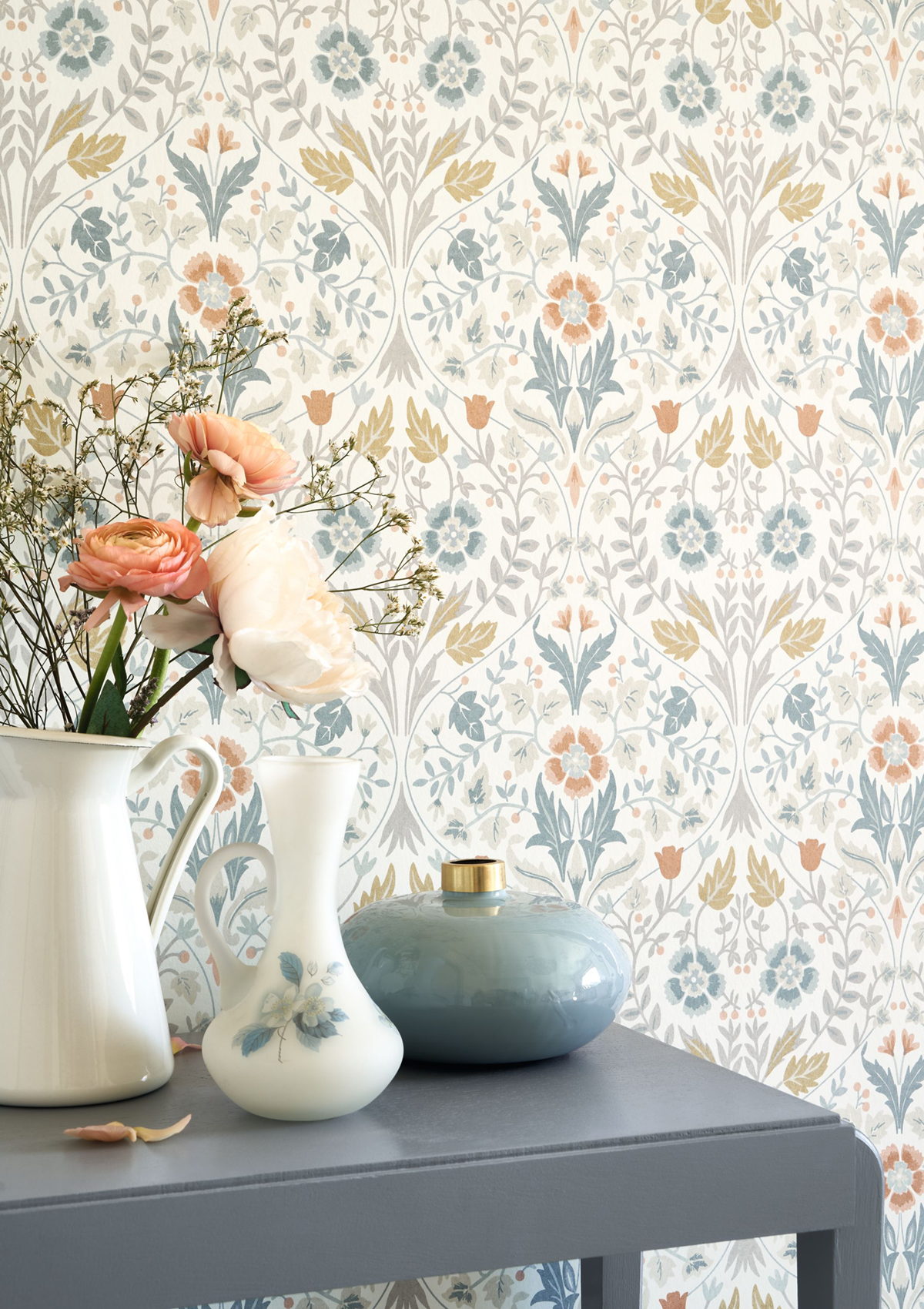 Papier peint Fleuri Anglais Archibald bleu fumée - Arts & Crafts de Casadéco AMB3 | Réf. ARCR86336105