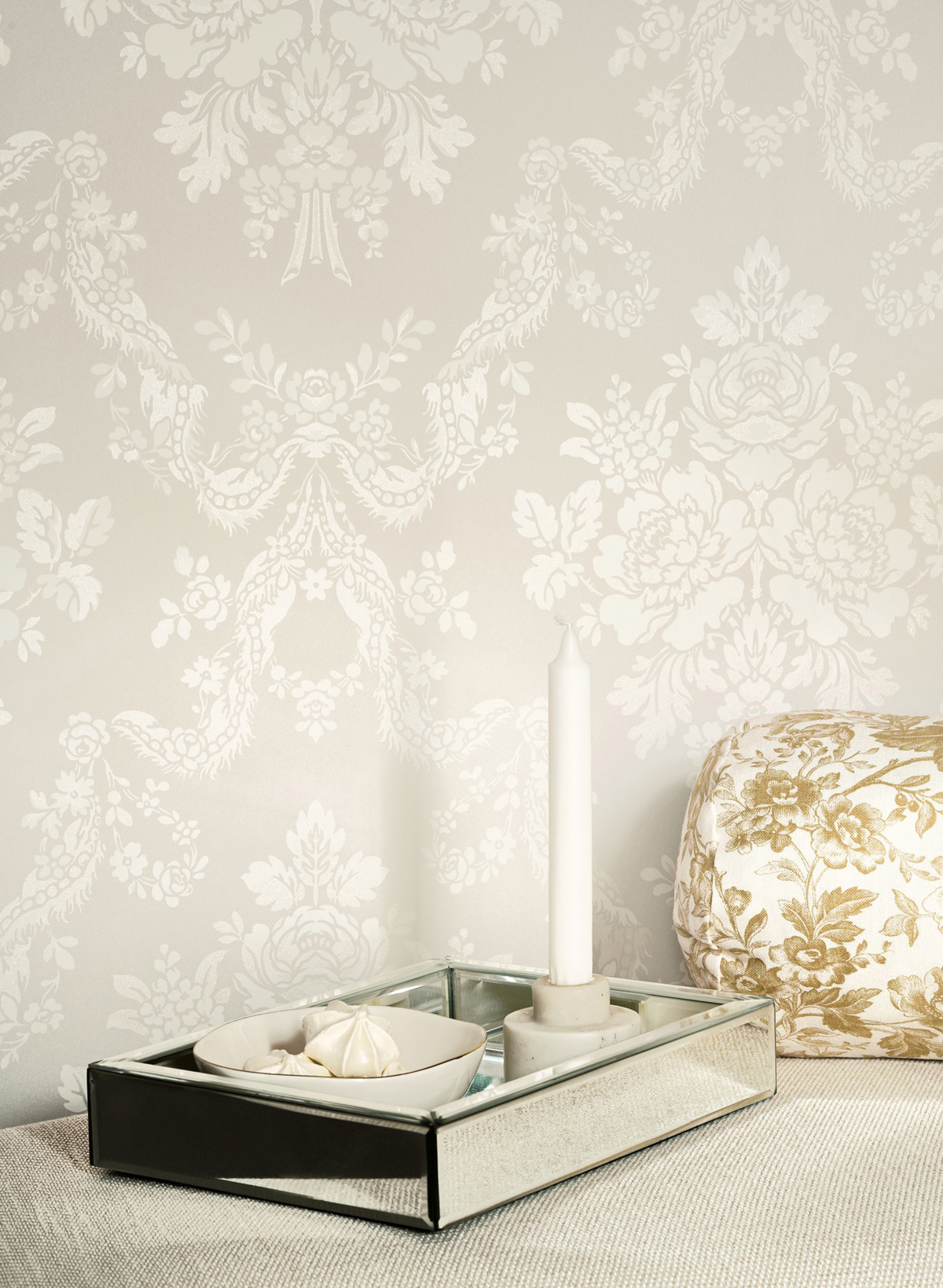 Papier peint Bouquet Pompadour gris perle argenté - Les Belles Toiles De Jouy 2 de Casadéco | Réf. BTJD201749292