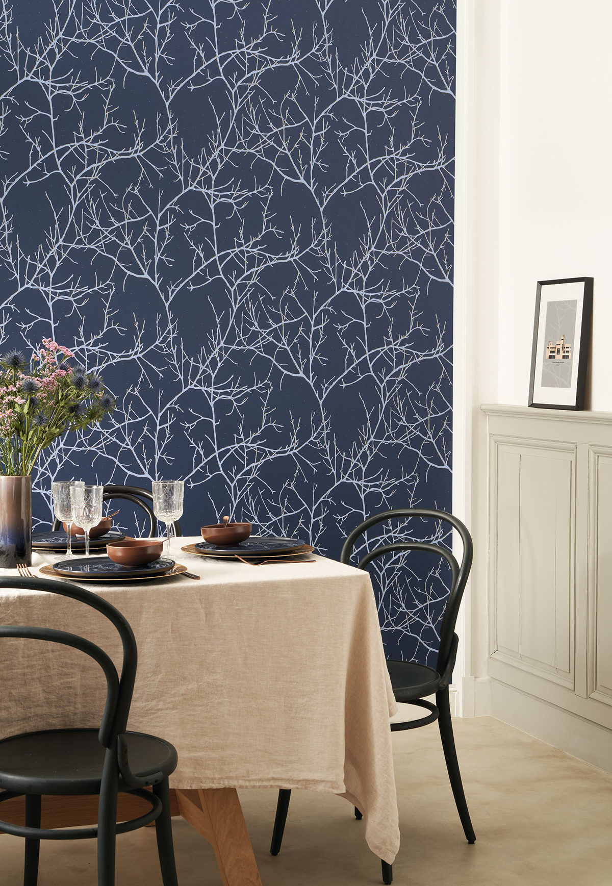 Papier peint Ecorce d'Arbre Mythe bleu nuit et doré - Voyage Onirique de Casadéco | Réf. ONIR87266619