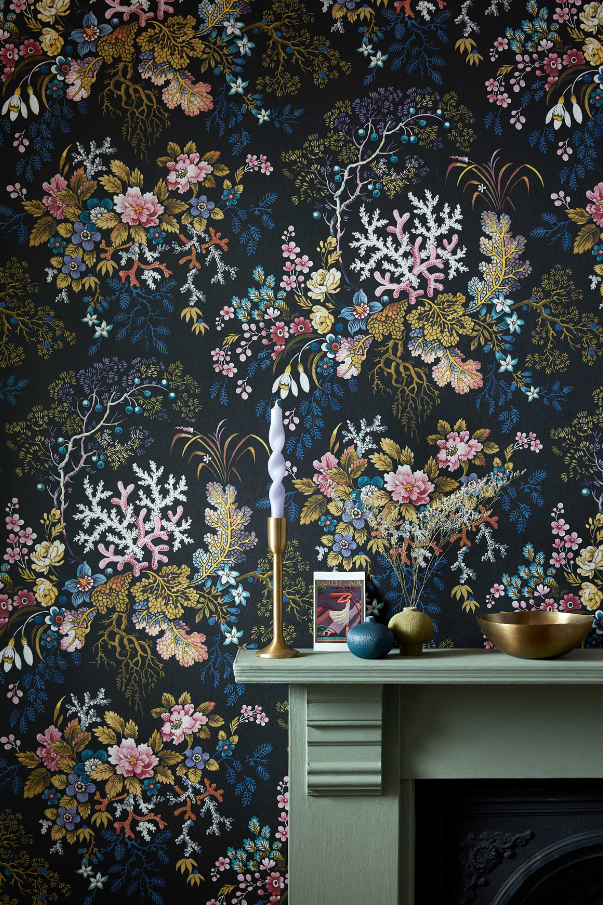 Papier peint Coraux Fleurs Kilburn's noir - V&A Decorative Papers d'Initiales | Réf. INI-31116604