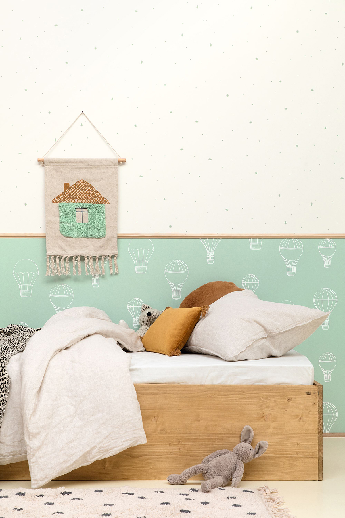 Papier peint Montgolfière Voyager menthe - Autour du Monde de Casélio AMB2 | Réf. ADM103467078