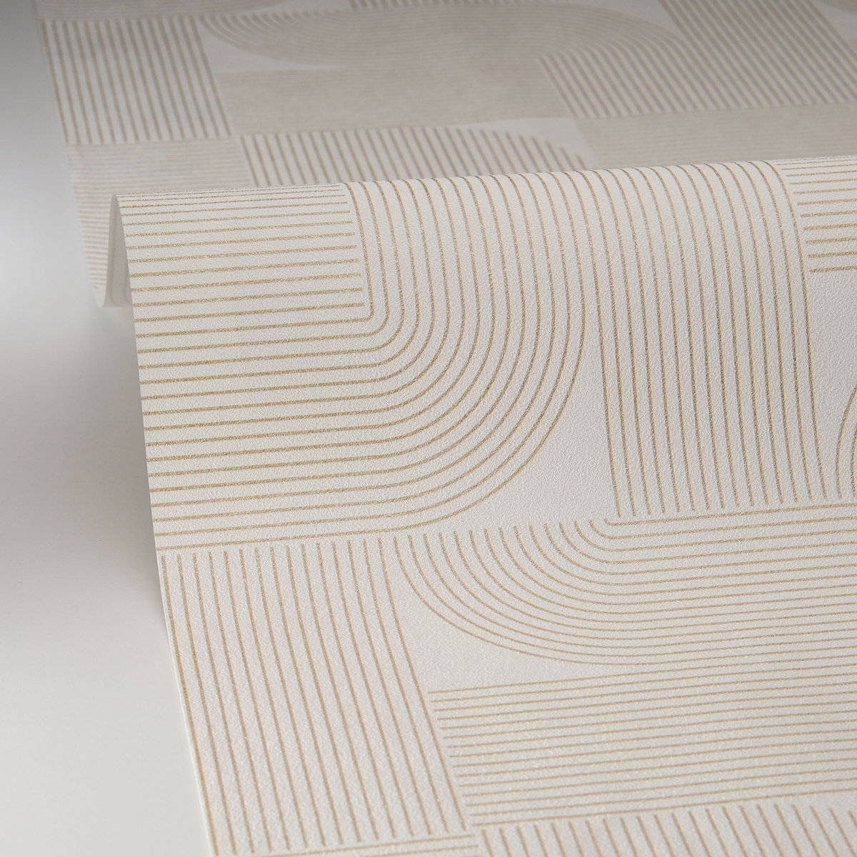 Papier peint Graphique Softness blanc doré - Light de Casélio AMB4| Réf. LIG106570014