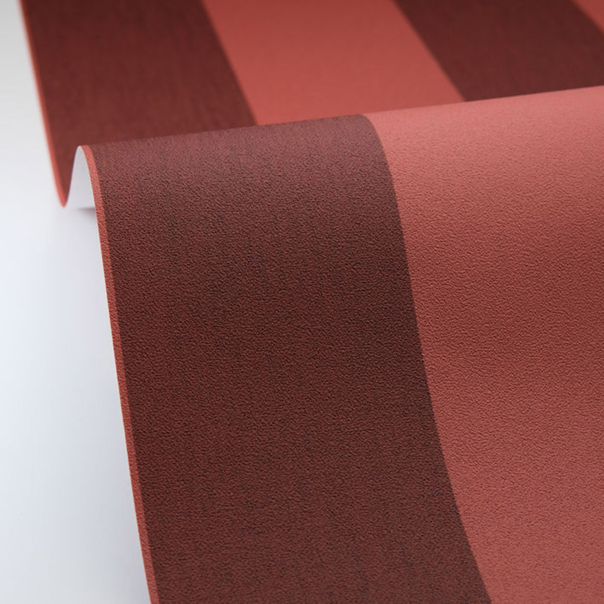 Papier peint Rayures Lin Lines bordeaux - Line Up de Casélio AMBV | Réf. LNP104048100