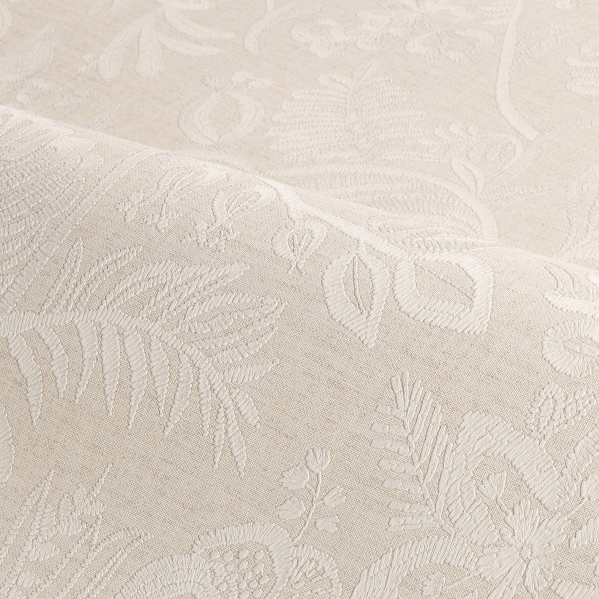 Papier peint Brodé Floral Pastel ivoire - Broderies de Casamance | Réf. CAS-76960100