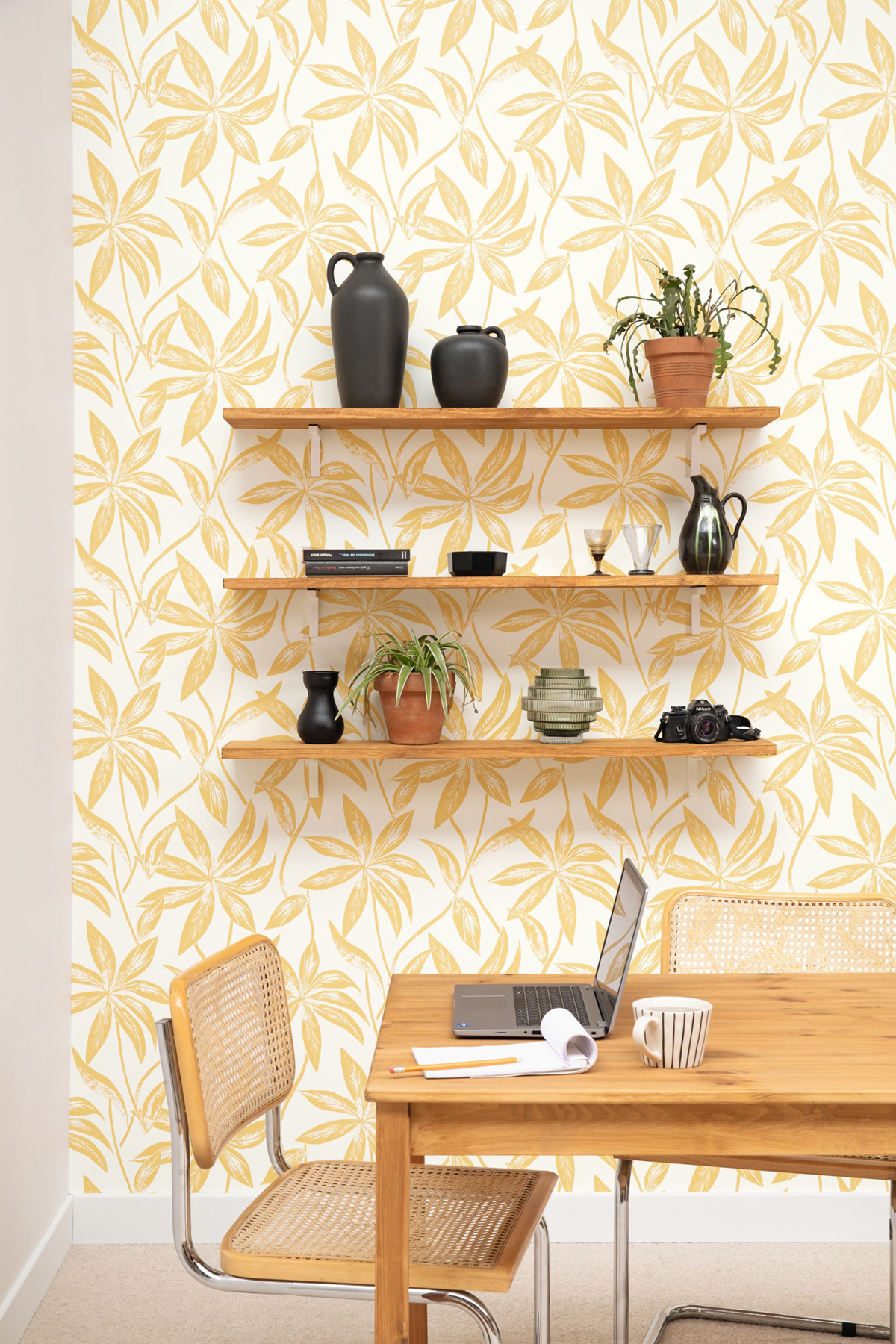 Papier peint Feuille Paradisio jaune safran - L'Epopée de Casélio | Réf. EPO103702020