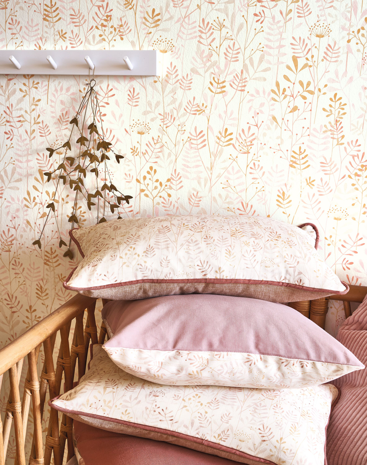 Papier peint Feuillage Enfantin rose nude - Once Upon A Time de Casadéco AMB3 | Réf. OUAT88324630