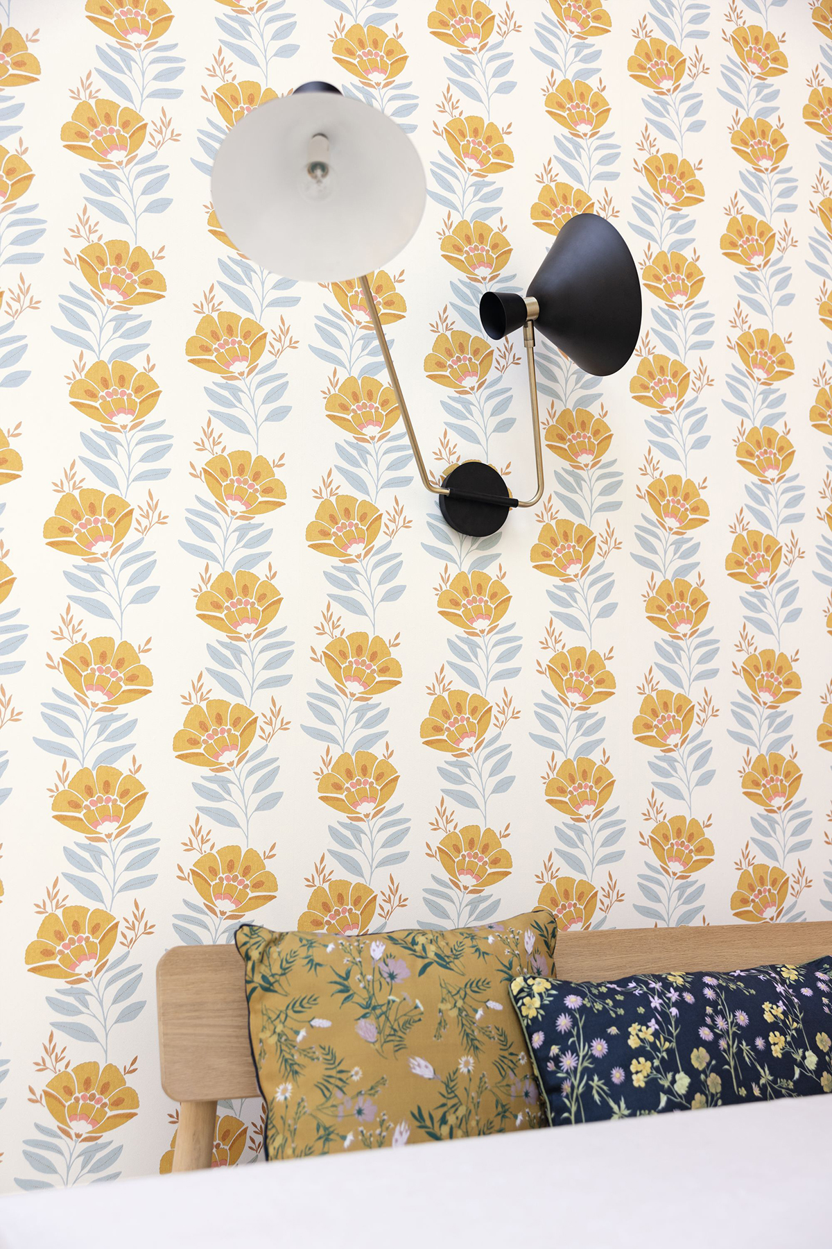 Papier peint Fleur Vagabonde jaune et doré - Bohème de Casélio | AMB Réf. BOM103212266