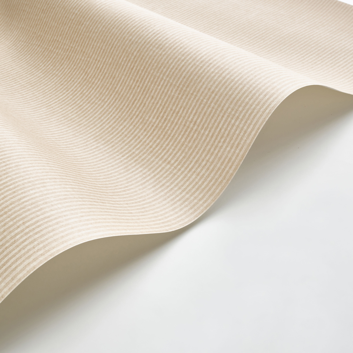 Papier peint Fines Rayures Papier Kraft beige sable - Papercraft de Casadéco AMBV | Réf. PAPC89651474